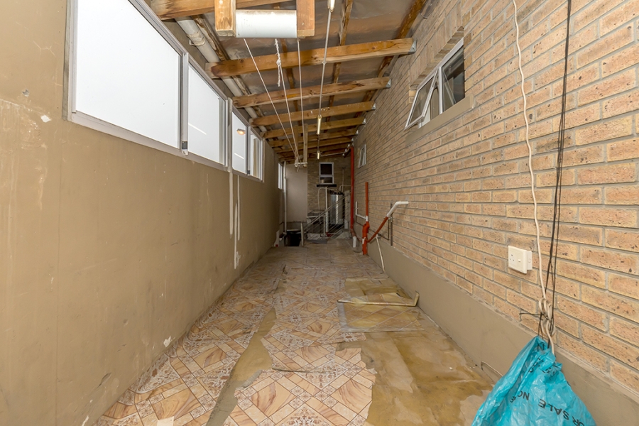 7 Bedroom Property for Sale in Lentegeur Western Cape
